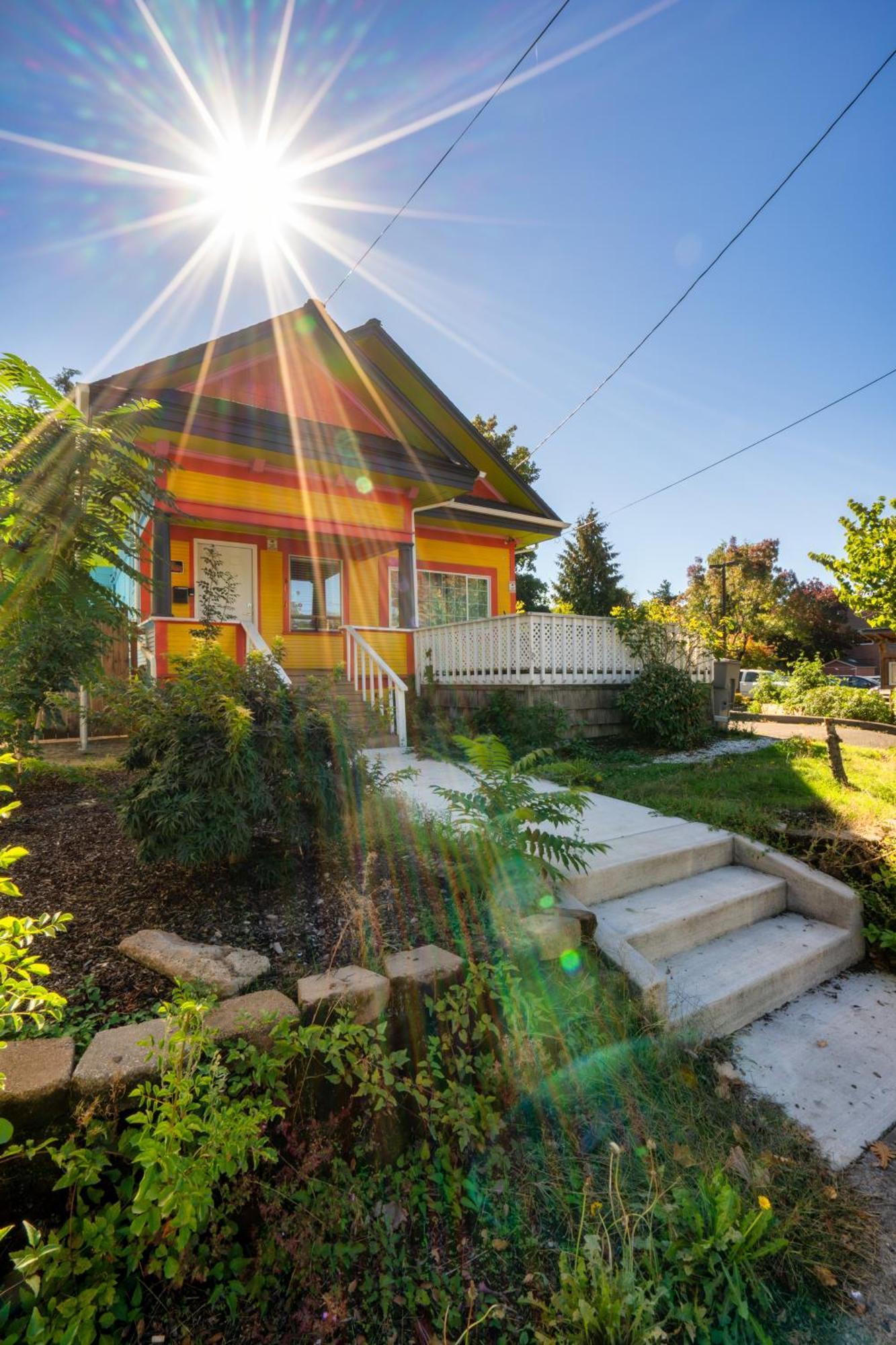 Holiday home - Vibrant Getaway, Chic Flat *