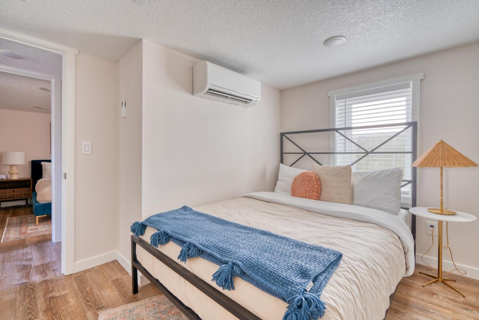 - Vibrant Getaway, Chic Flat