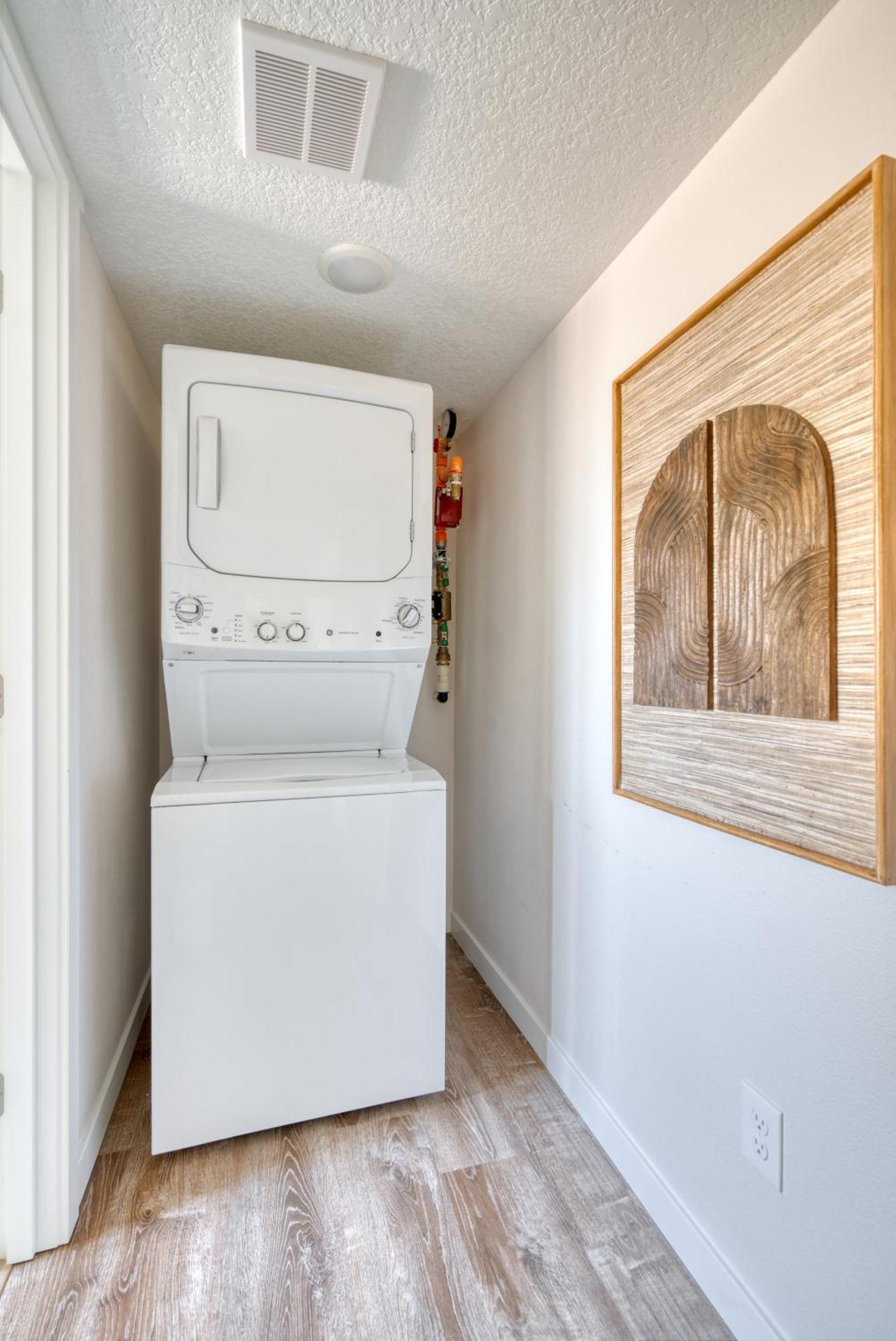 - Vibrant Getaway, Chic Flat Holiday home *