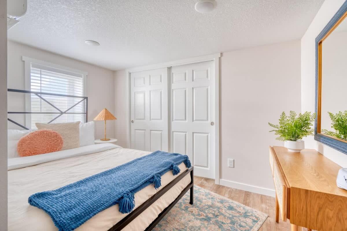 - Vibrant Getaway, Chic Flat Holiday home *