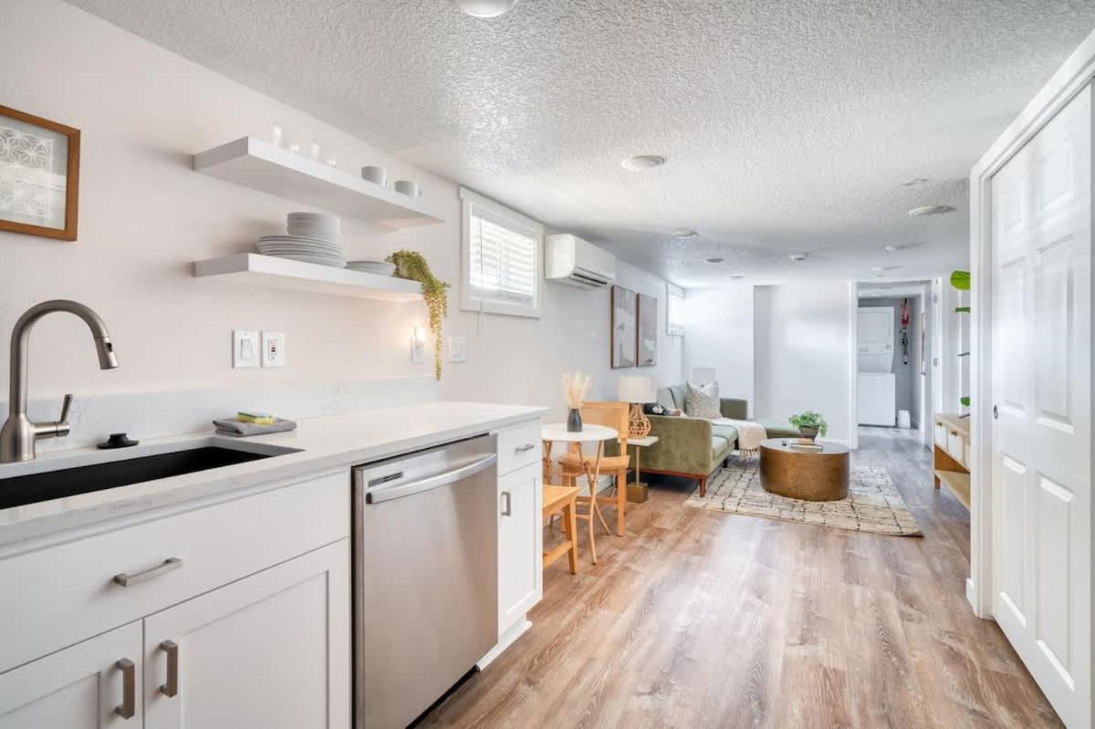 - Vibrant Getaway, Chic Flat Portland
