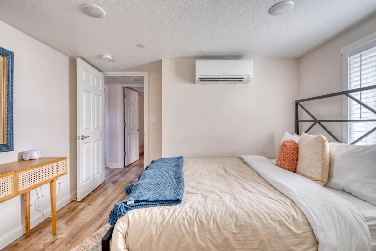 - Vibrant Getaway, Chic Flat *