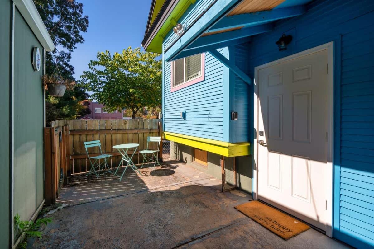 - Vibrant Getaway, Chic Flat Portland