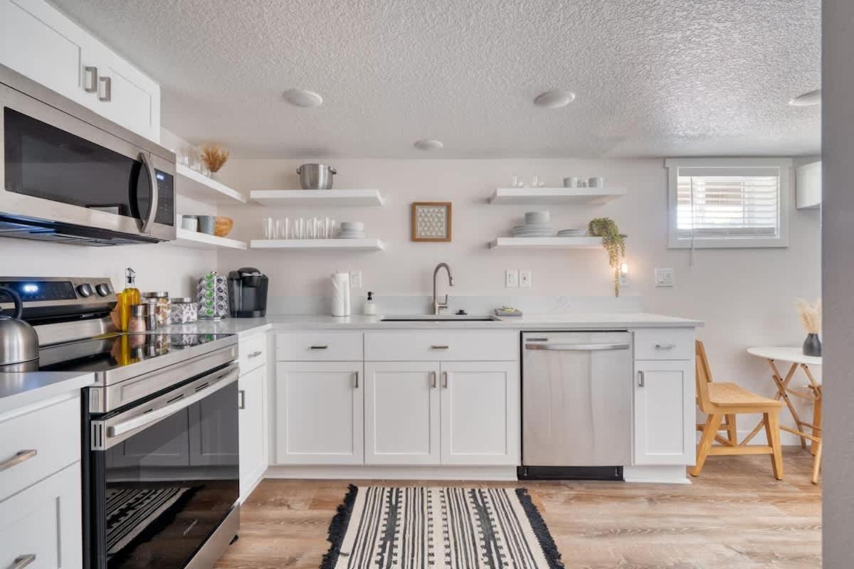 - Vibrant Getaway, Chic Flat * Portland
